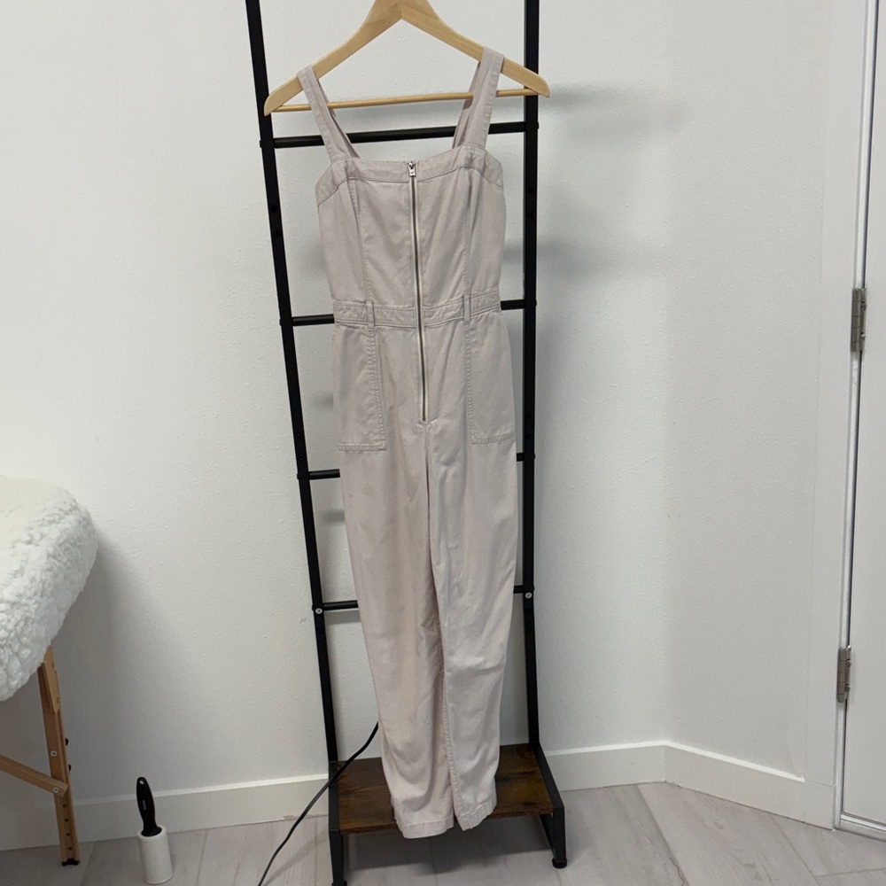 Elegant Cream Jumpsuit from Hollister with adjustable straps